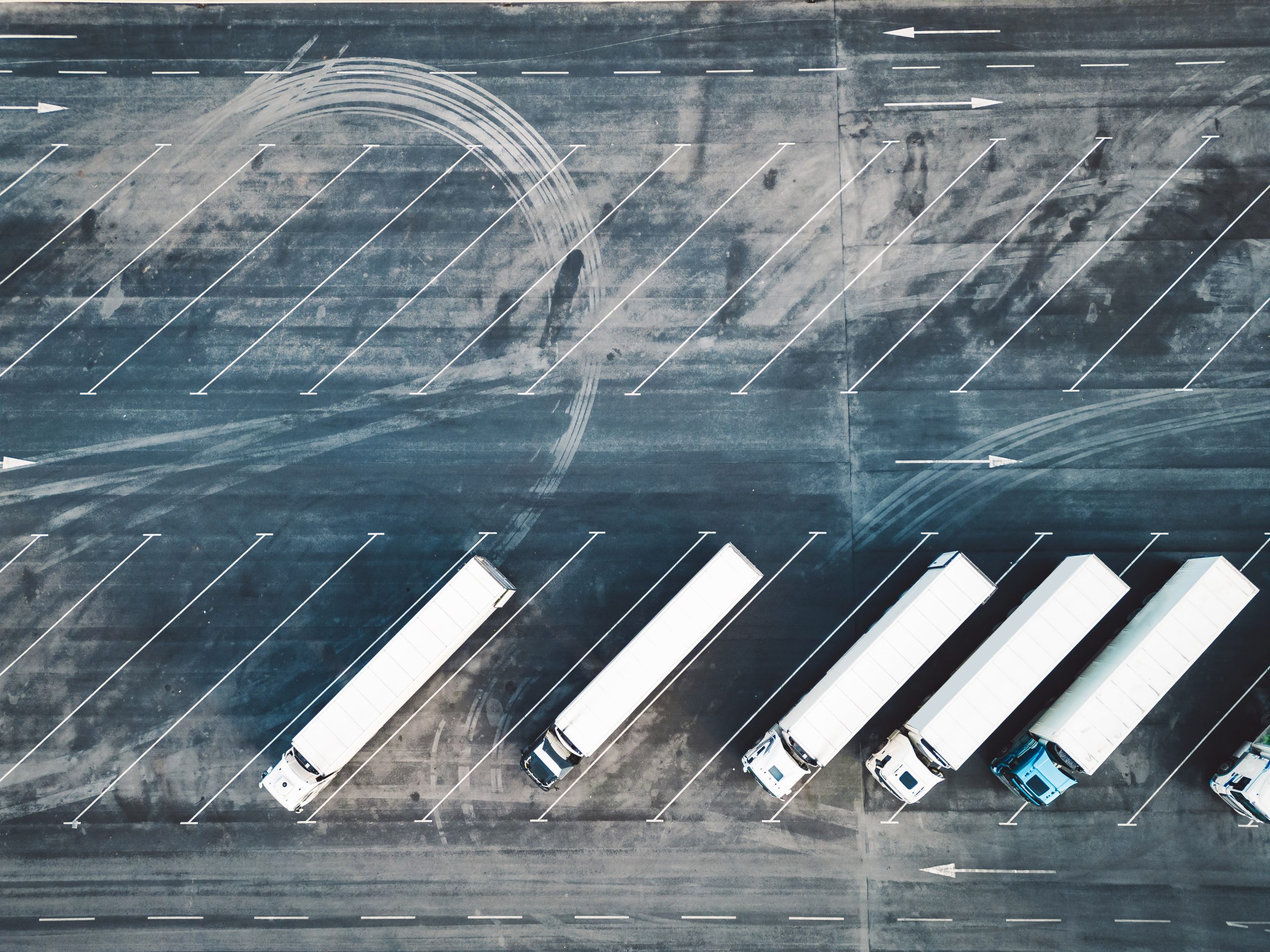 Enhancing Fleet Safety: 7 Key Benefits of GPS Tracking 